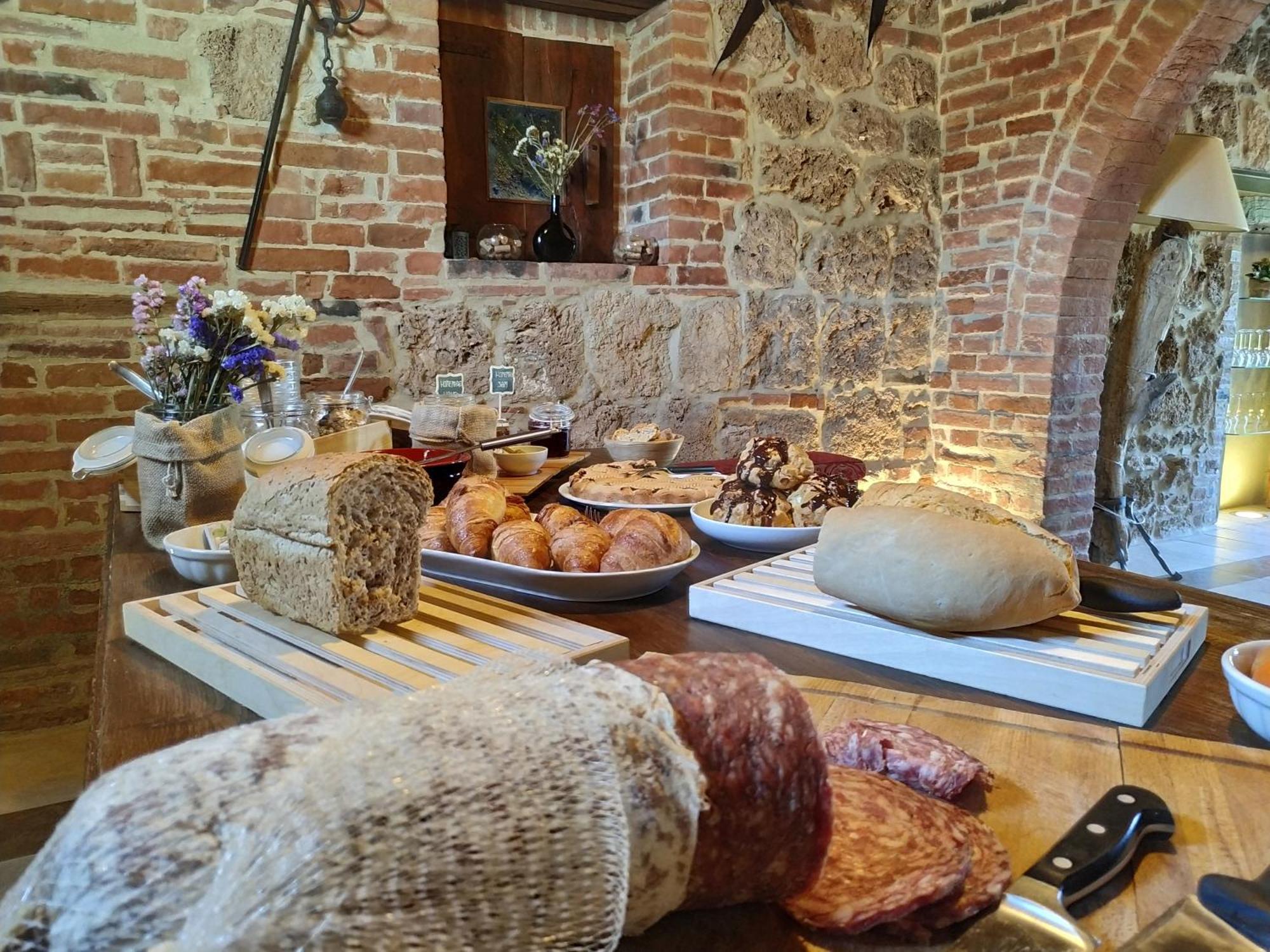 Agriturismo Le Sorbelle D'Orcia Con Piscina Пиенца Екстериор снимка