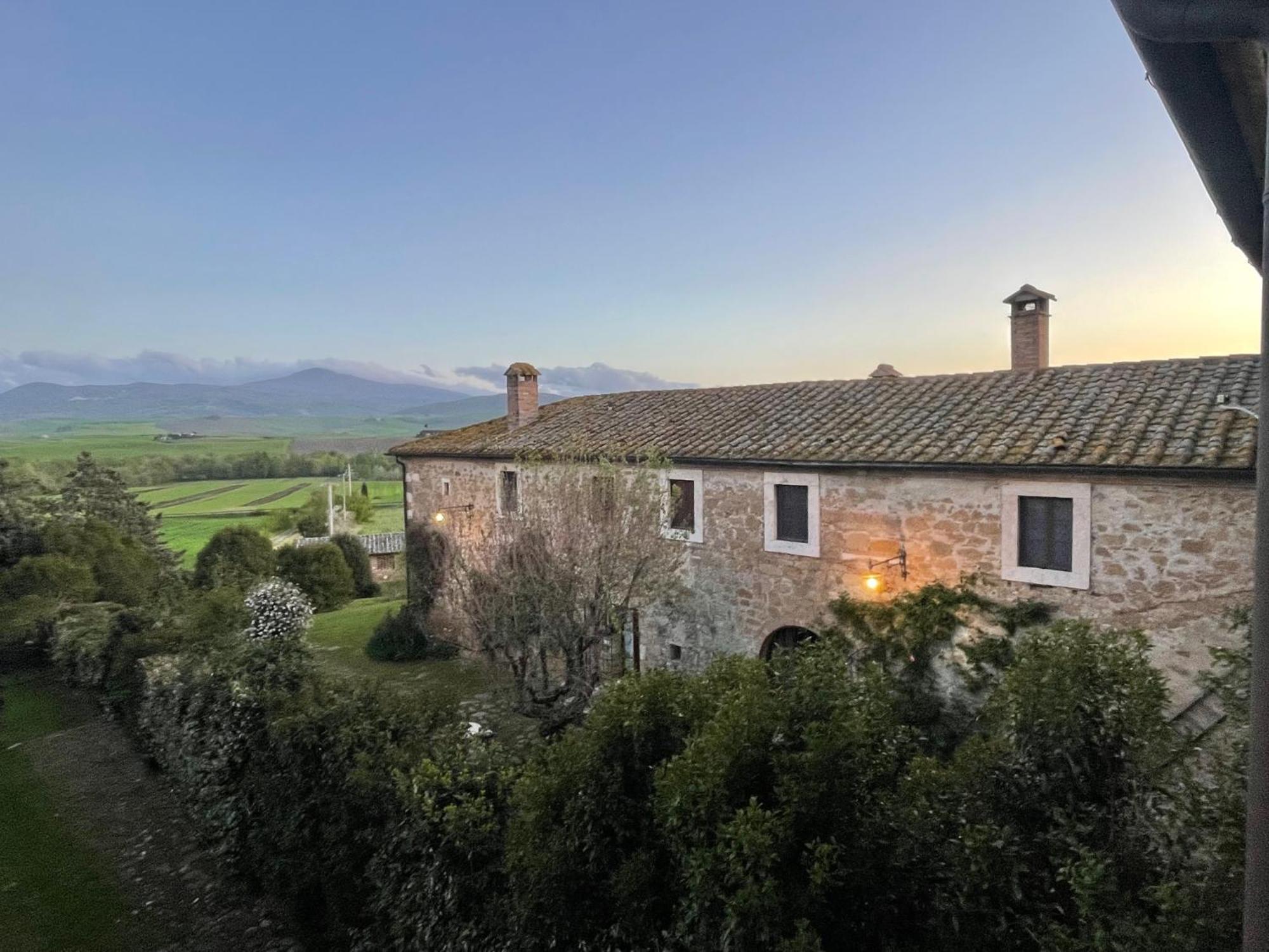 Agriturismo Le Sorbelle D'Orcia Con Piscina Пиенца Екстериор снимка
